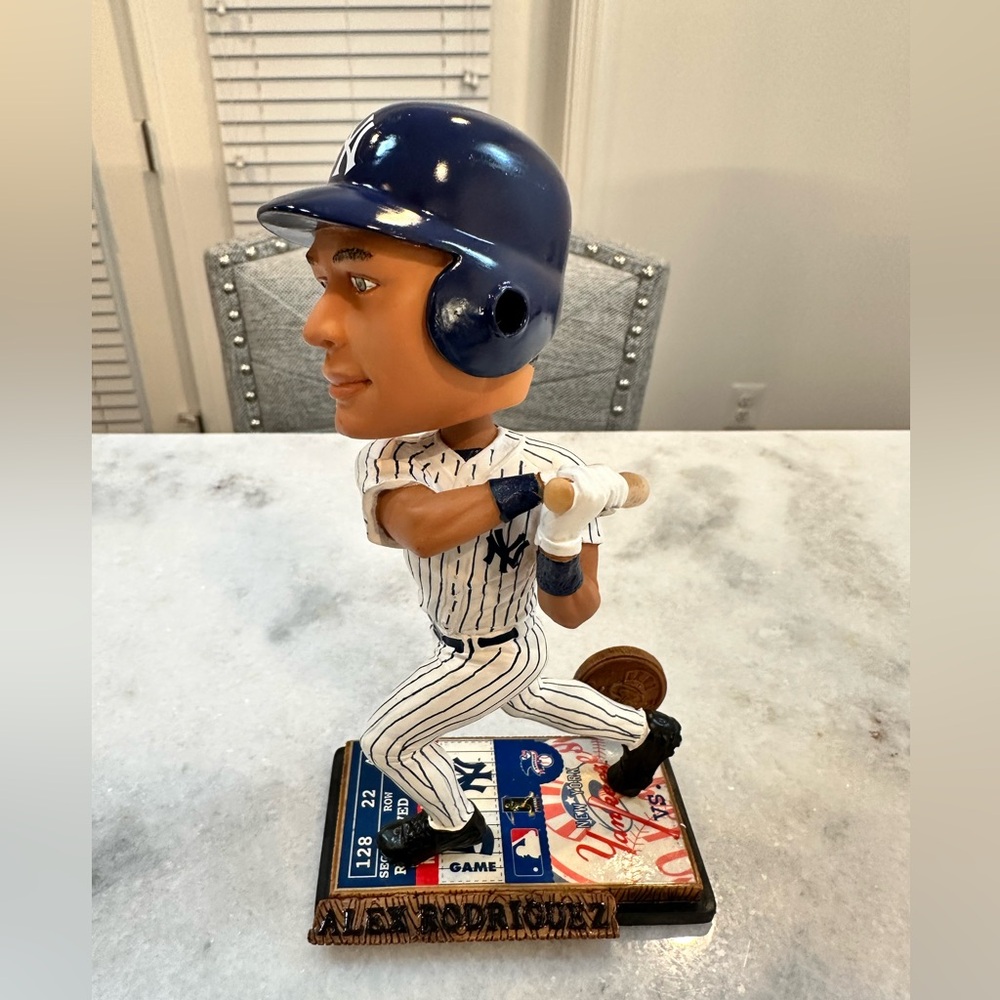2004 Forever Collectibles Legends of the Diamonds ALEX RODRIGUEZ Bobble Head